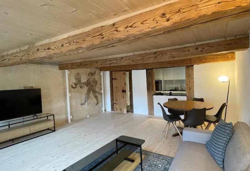 A Knight's Splendid Apartment